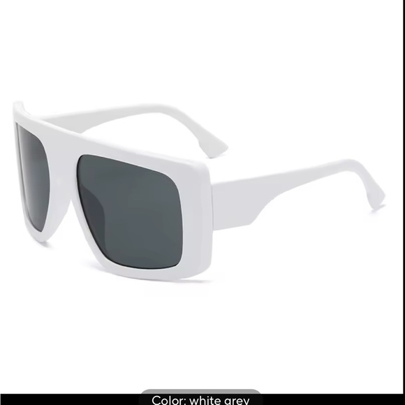Accessories - Chic White Sunglasses with Dark Lenses
0365